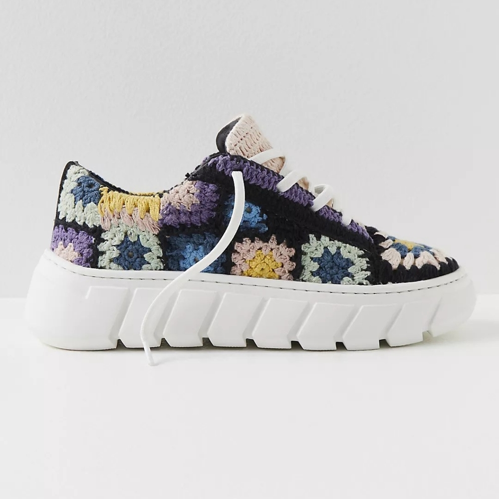 Free People Catch Me If You Can crochet sneakers, size 9